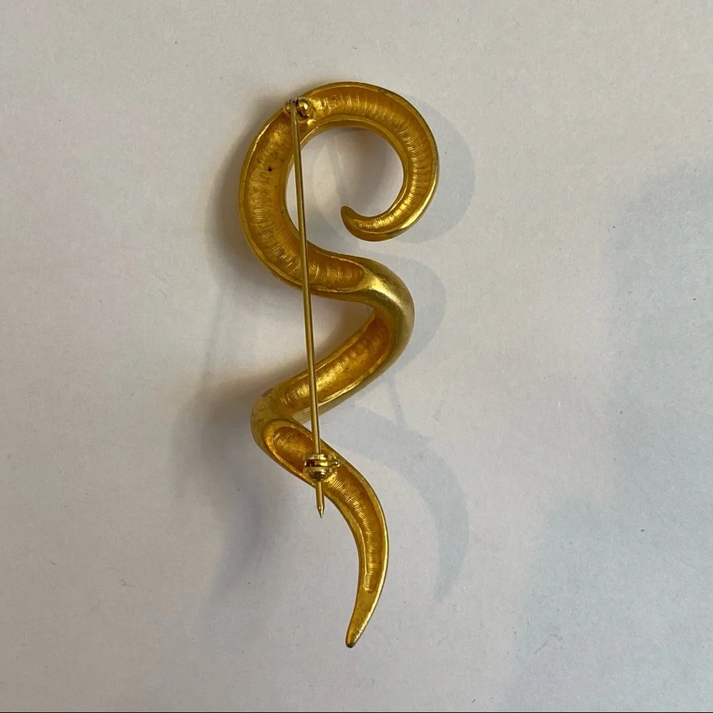 Vintage matte gold toned‎ swirl statement piece jewelry lapel pin brooch